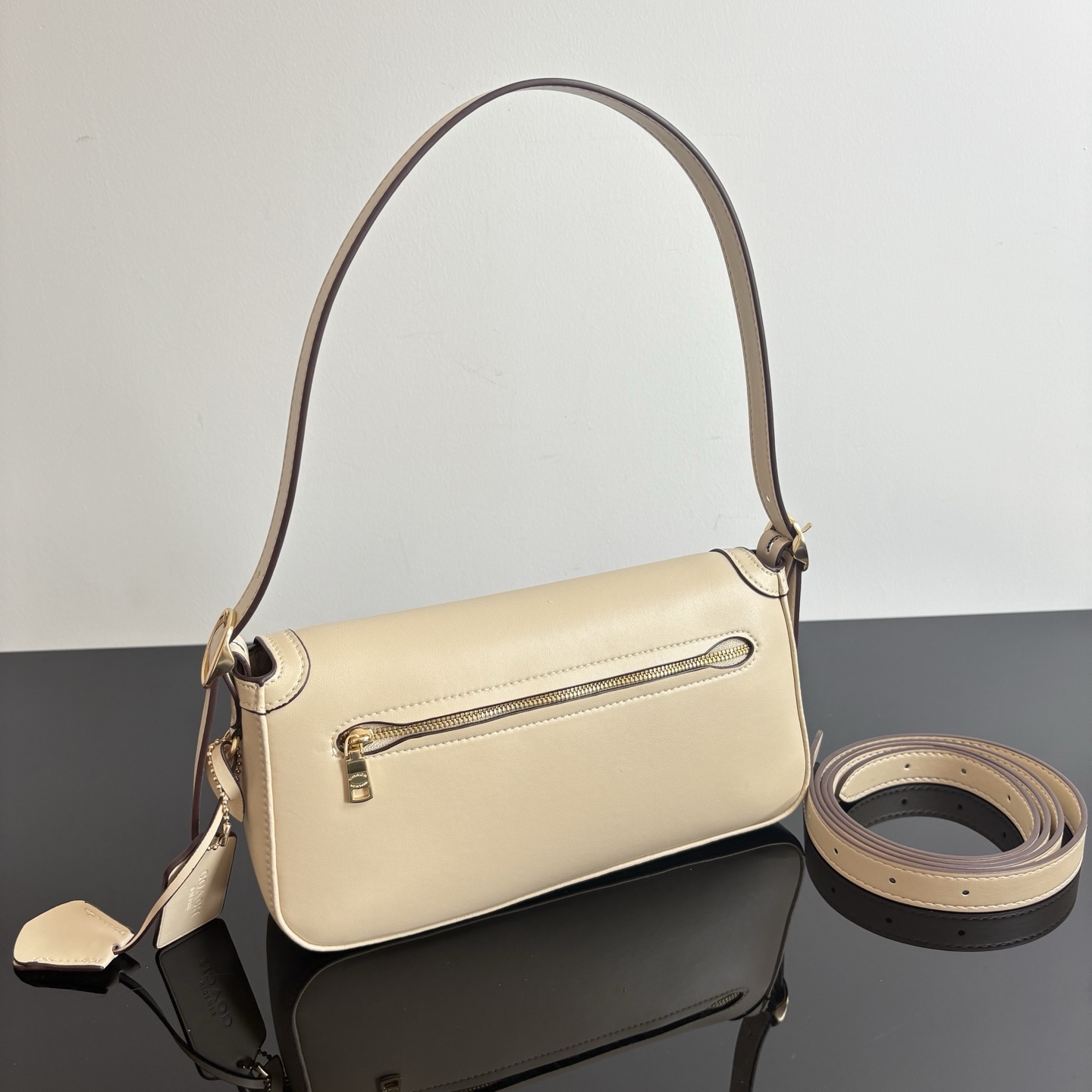 
【新品】COACH/蔻馳奧萊女士ETTA25號翻蓋單肩包腋下包高級通勤 CCV63尺寸25*13.5*6