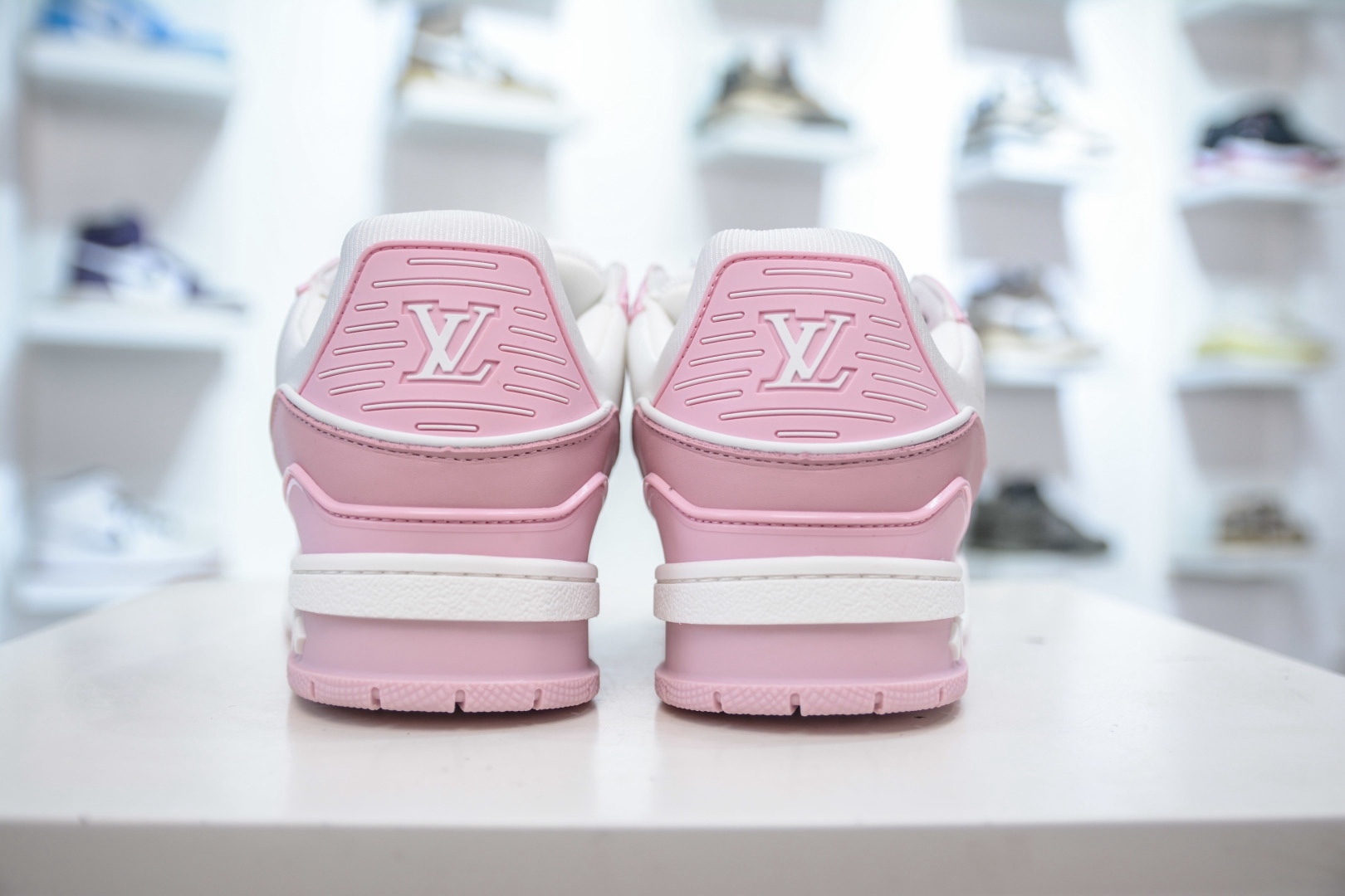 Louis Vuitton Trainer lv時裝走秀運動鞋板鞋 白粉 SIZE：36 37 38 39 40