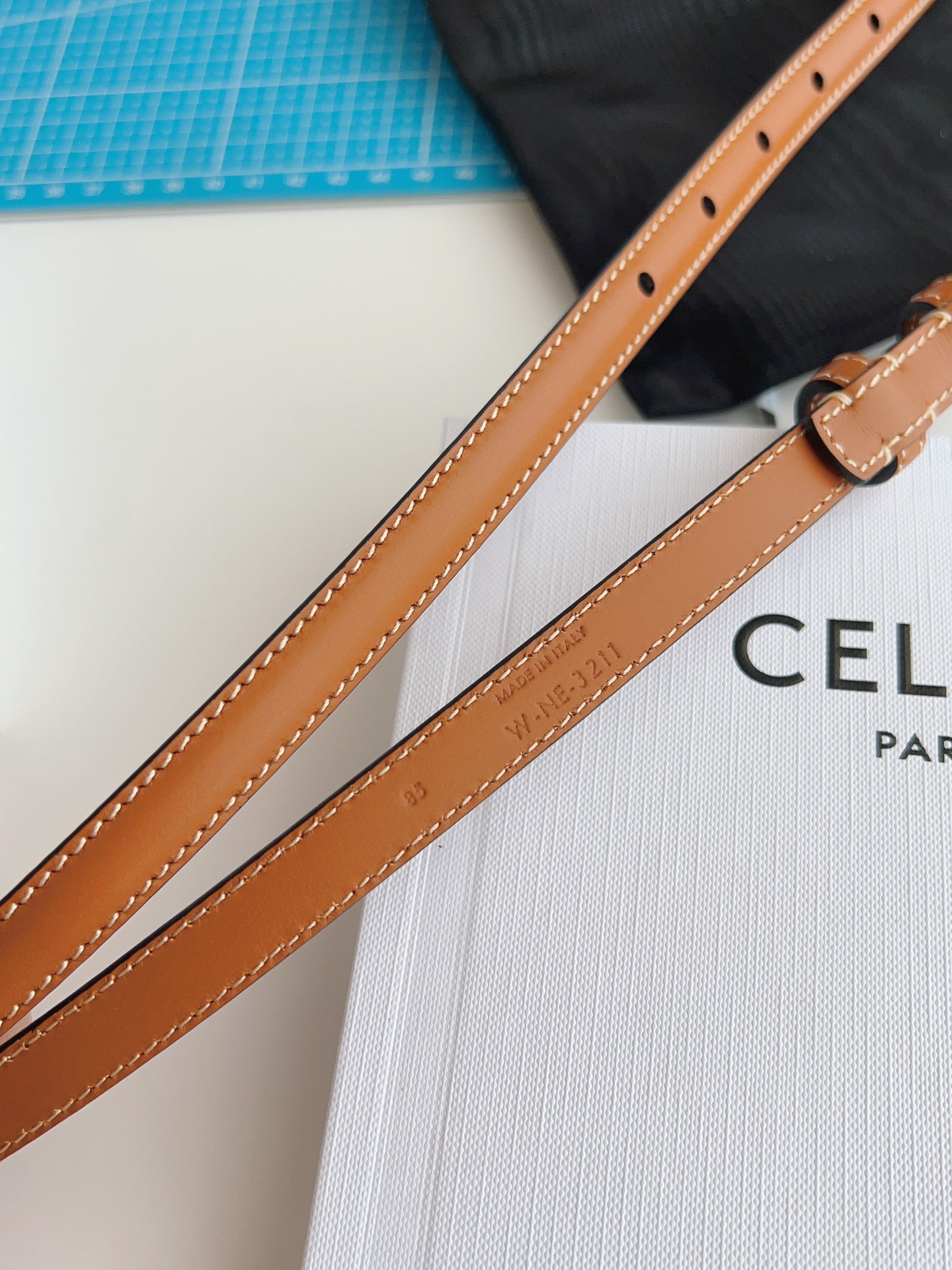 《CELINE》塞琳🇫🇷法國原廠皮料，棕色全皮 品質毋庸置疑 ，只有最好，沒有更好，寬1.3cm