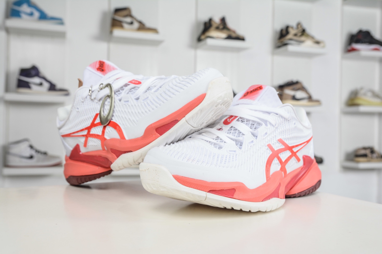 ASICS亞瑟士網球鞋小德球鞋 COURT FF3 NOVAK德約科維奇專業球鞋 專業跑步鞋鞋減震助彈防滑氣跑步鞋 (高幫減震助彈)亞瑟士是專業的跑步鞋款 腳後跟搭載後跟穩定 將啓動時的橫向力化解成縱向力幫助運動員起跳
貨號: 1041A522 966
尺碼: 36 37 37.5 38 39 39.5 40.5 41.5 42 42.5 43.5 44 45 46