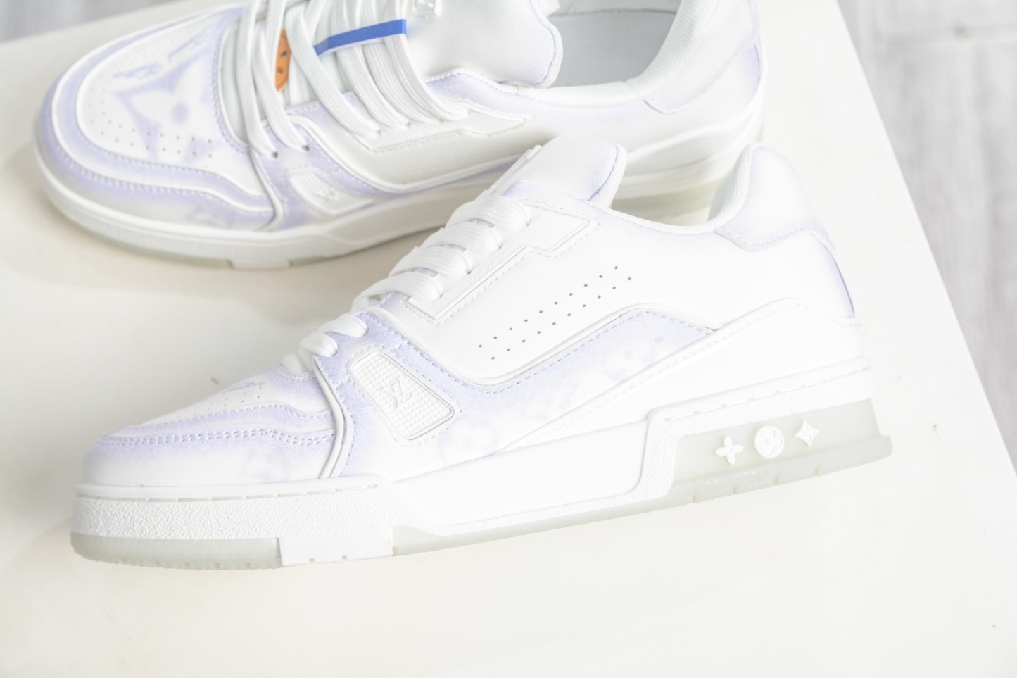 Louis Vuitton Trainer 系列板鞋 
Size：36 37 38 39 40 41 42 43 44 45 (偏大一碼）