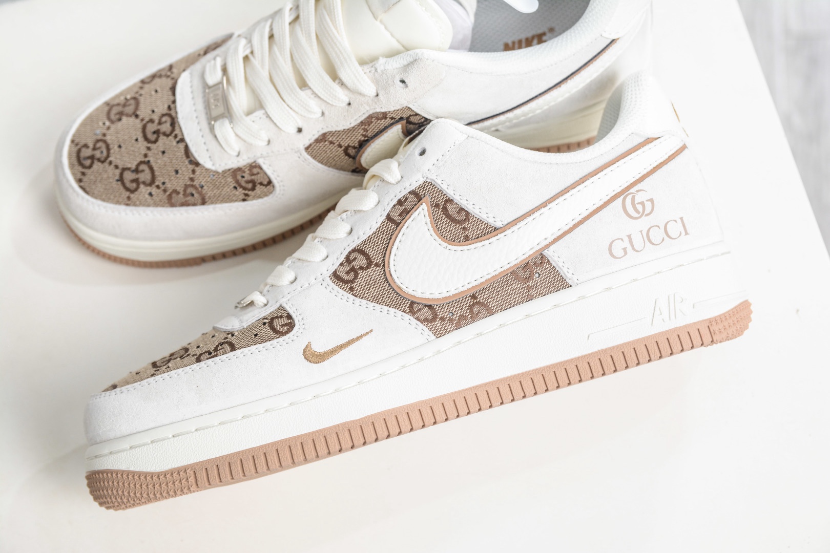Gucci x NIke Air Force 1 古馳聯名-米黃 
貨號:MM3399 807
Size: 36 36.5 37.5 38 38.5 39 40 40.5 41 42 42.5 43 44 44.5 45