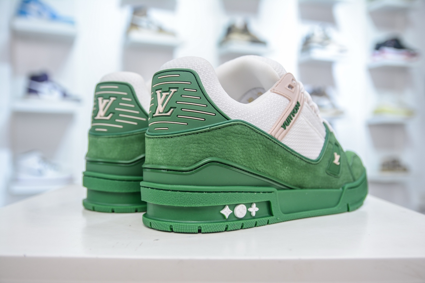 
LV Trainer 運動鞋
尺碼 35 36 37 38 39 40 41 42 43 44 45 46