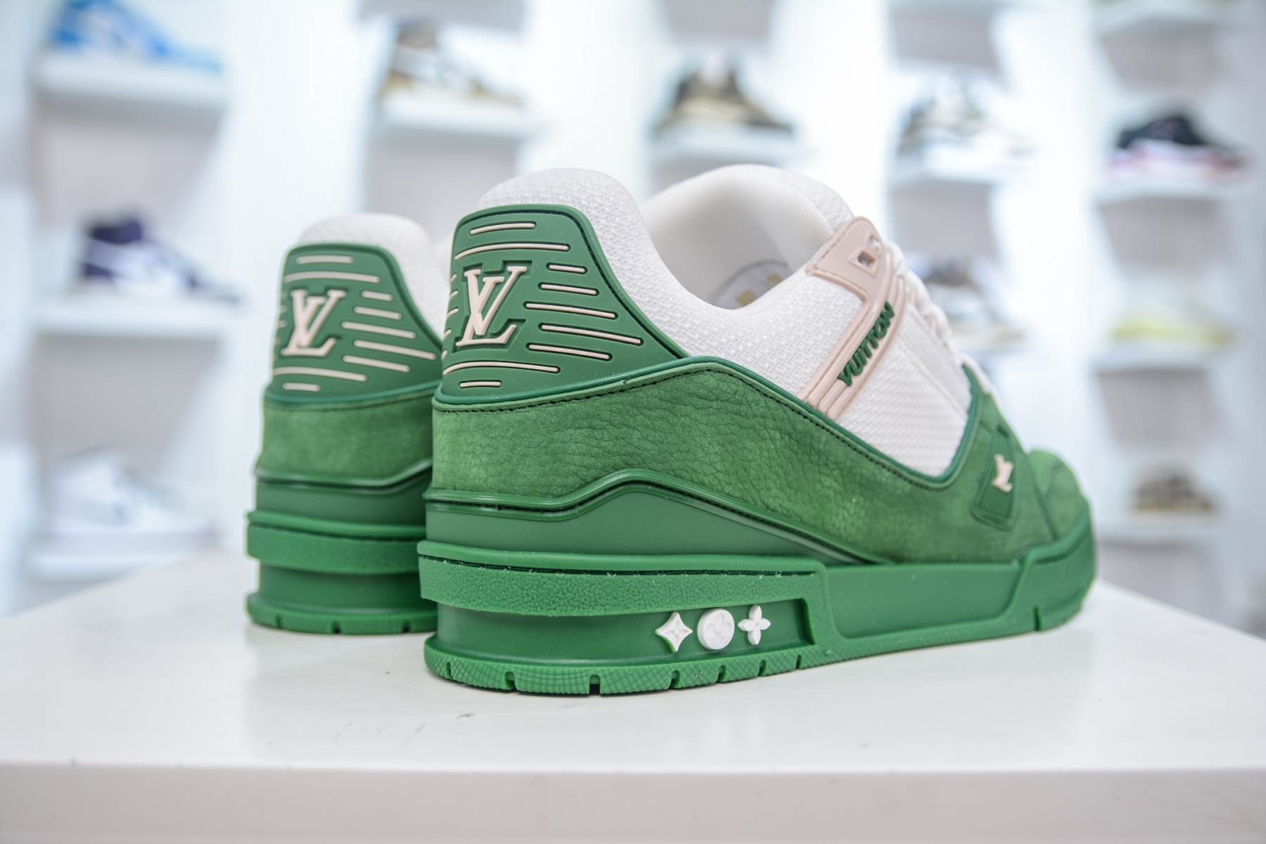 
LV Trainer 運動鞋
尺碼 35 36 37 38 39 40 41 42 43 44 45 46