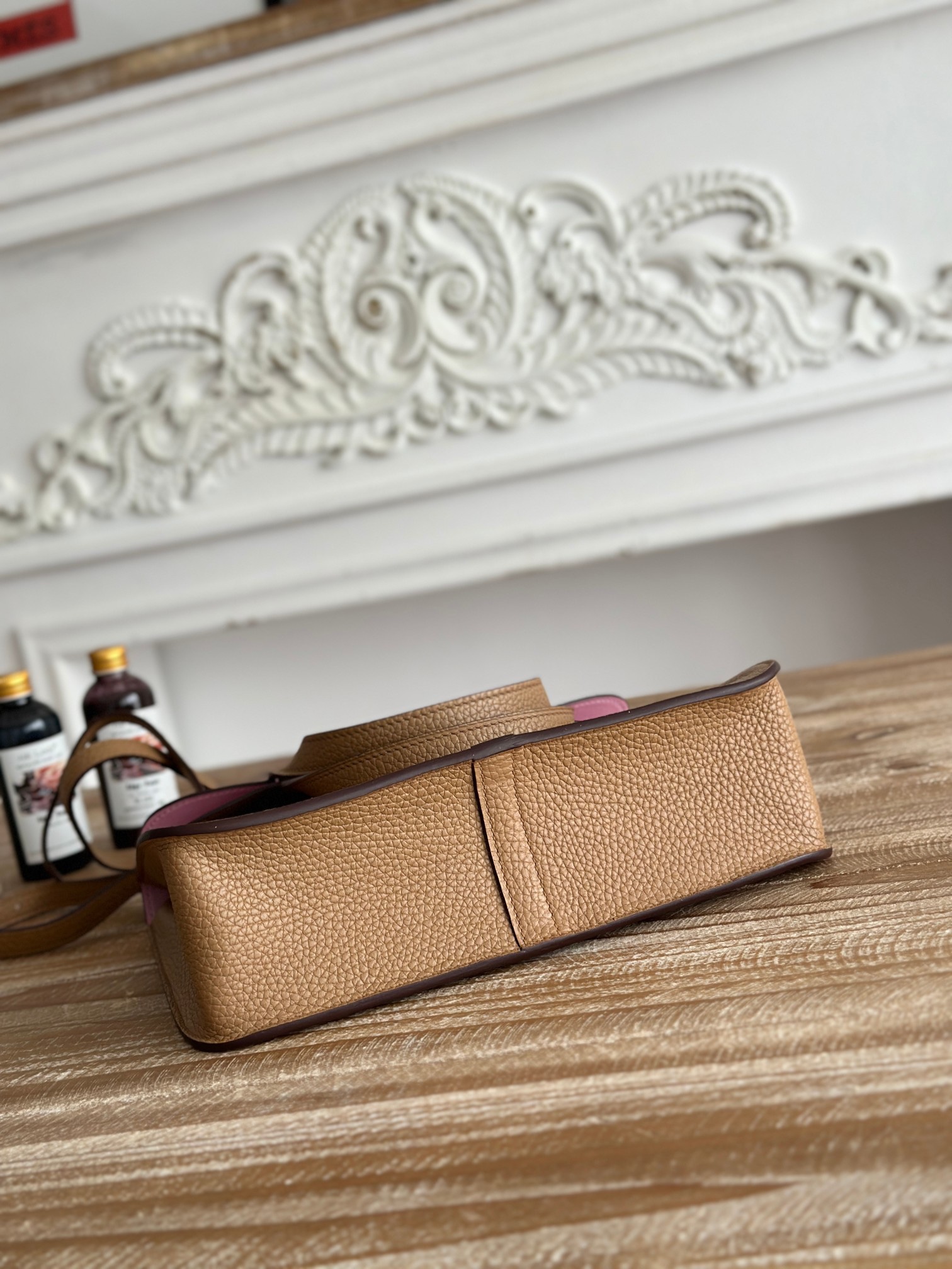 馬蹄包  半手工蠟線	Halzan	
 能滿足各種背法的!!
①手拎包②斜挎包③單肩包④手拿包
togo皮、五金細緻到油邊 無處不精緻√ 
尺寸：25cm