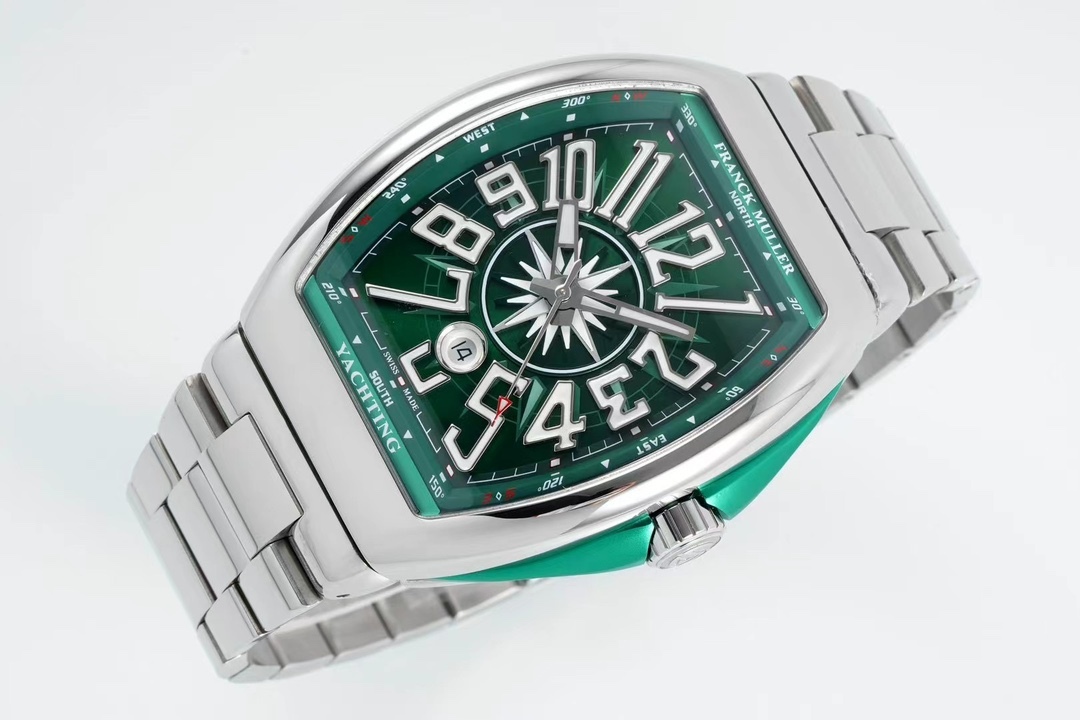 ABF 最高品質 綠遊艇 新款到貨 Franck Muller 法蘭克穆勒 Vanguard Yachting V45遊艇系列 44x54 mm
1.表殼100%原版開模 特別是三明治結構表殼 中間內側 藍色的側槽和把頭位置凸出來的藍色耳位 更是使表殼的製作過程更加困難 然後歷時10個多月經過多次初版校對 終於研發製作成功 完全採用316精鋼製作 而非市場低成本的塑膠模具 
2.本版本V45綠色遊艇字面 真法郎字丁 都是採用原裝1：1高度的數字凹邊內法郎烤真丁 成本高 製作複雜 良品率低 字面下層有放大鏡