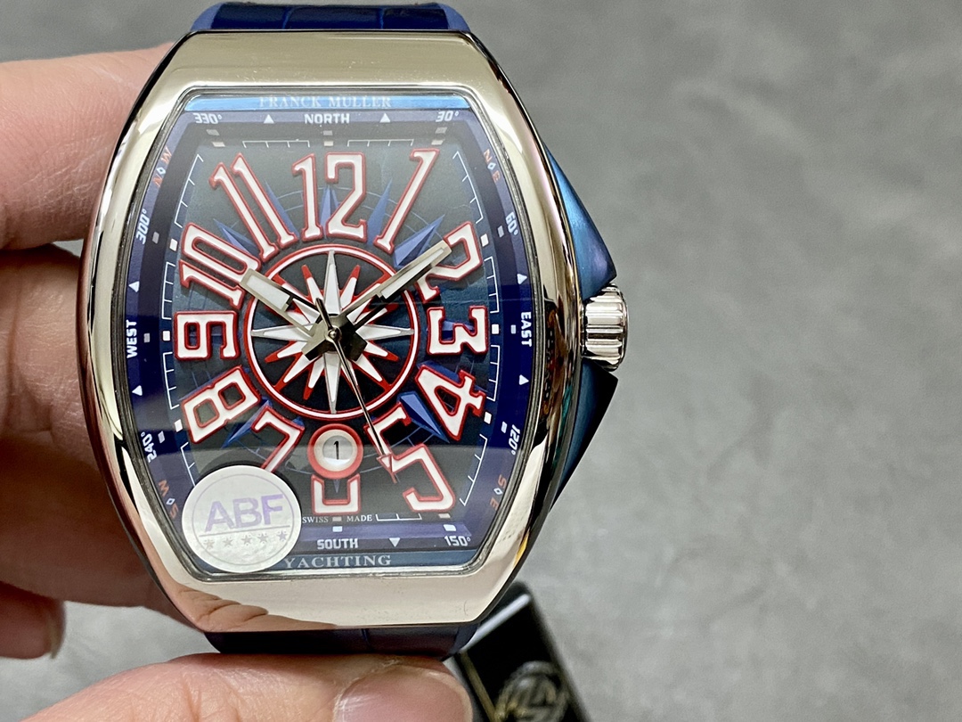 全新 V45 遊艇新款原版復刻鋼帶全新款 
ABF 法蘭克穆勒 最新款獨家定製版 Vanguard腕表 V45 CRAZY HOUR 瘋狂時間系列 比特幣特別限量版 
打破常規 將12個Art Deco式的阿拉伯數字整齊排列 定製版CZ02自動機械機芯 加裝了原先沒有的大秒針 行雲流水 更具時鐘特色 100%原版視覺效果 高級批花時針相隔4個小時 按時間順序跳躍 
原版開模1:1高端定制 三明治表殼結構 配件可以與原版通用 表殼尺寸 44*53.7mm 錶盤和皇冠使這款腕表的運動優雅和獨特美感得到了最終