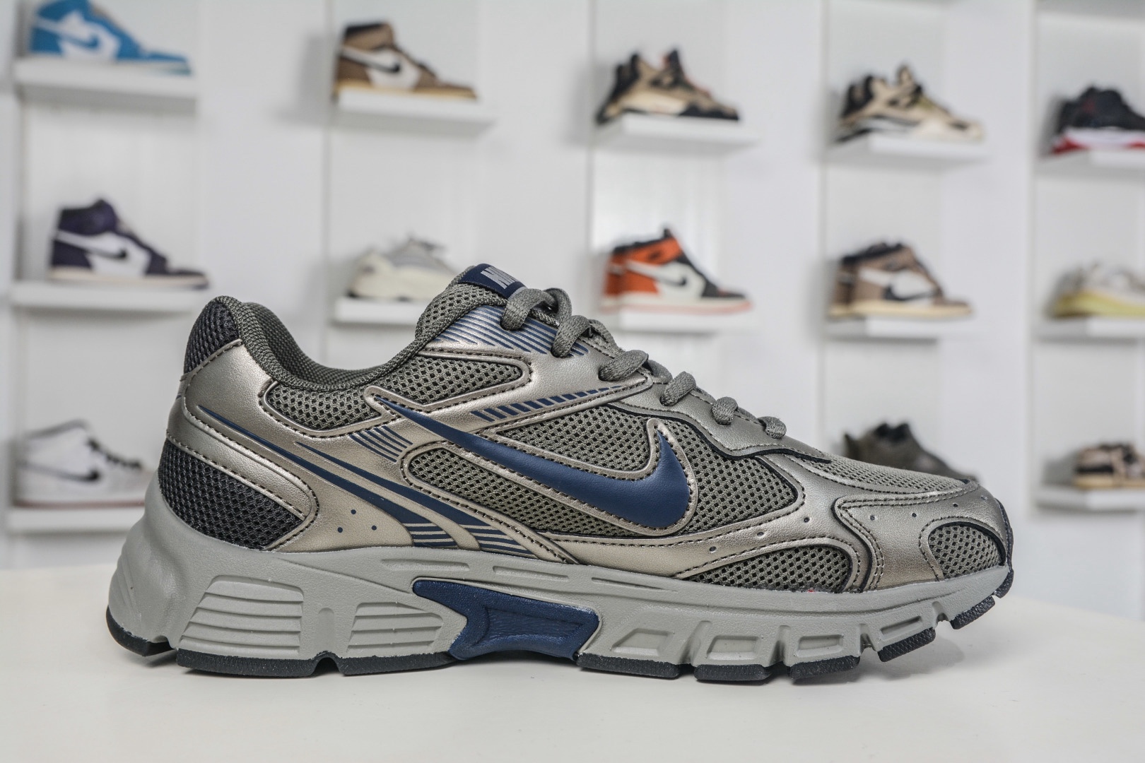NK Air Zoom Vomero 20 經典復古潮流運動跑鞋 
貨號：HF0458 003
SIZE：36 36.5 37.5 38 38.5 39 40 40.5 41 42 42.5 43 44 45