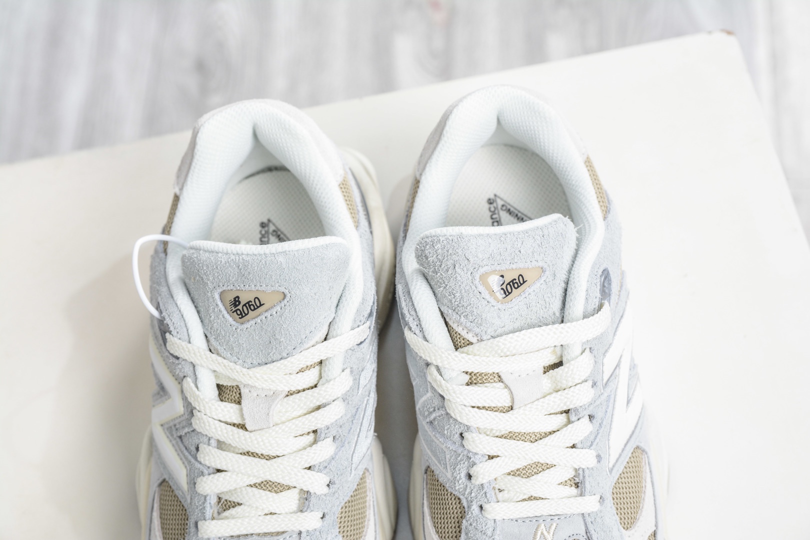 新百倫New Balance NB9060 米灰色 U9060440 
Size：36 37 37.5 38 38.5 39 40 40.5 41 42 42.5 43 44 45 45.5 46.5