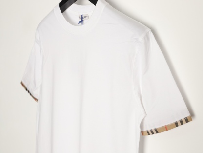 🔝BURBERRY巴寶莉BBR 格紋拼袖短袖T恤
正品購入，50支雙股100%精梳棉170克，2*2精品羅紋210克，面料拼接，面料酵洗，定制1：1商標，合身版型
B Size：S-XL