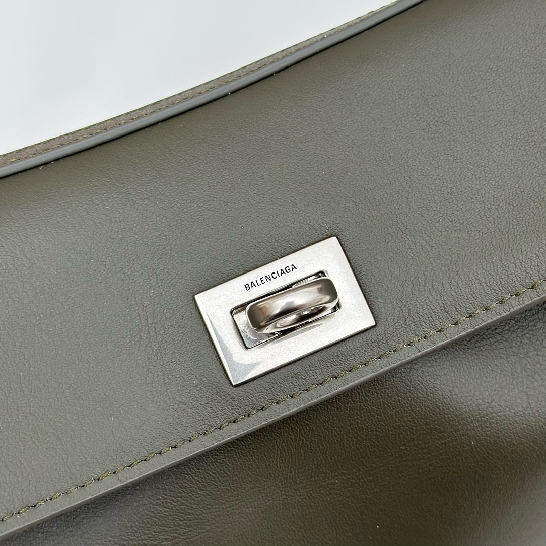 巴黎世家𝗕𝗮𝗹𝗲𝗻𝗰𝗶𝗮𝗴𝗮 🖤🖤出貨了！
款號：795456
尺寸：22.8×9.9×8.3cm
