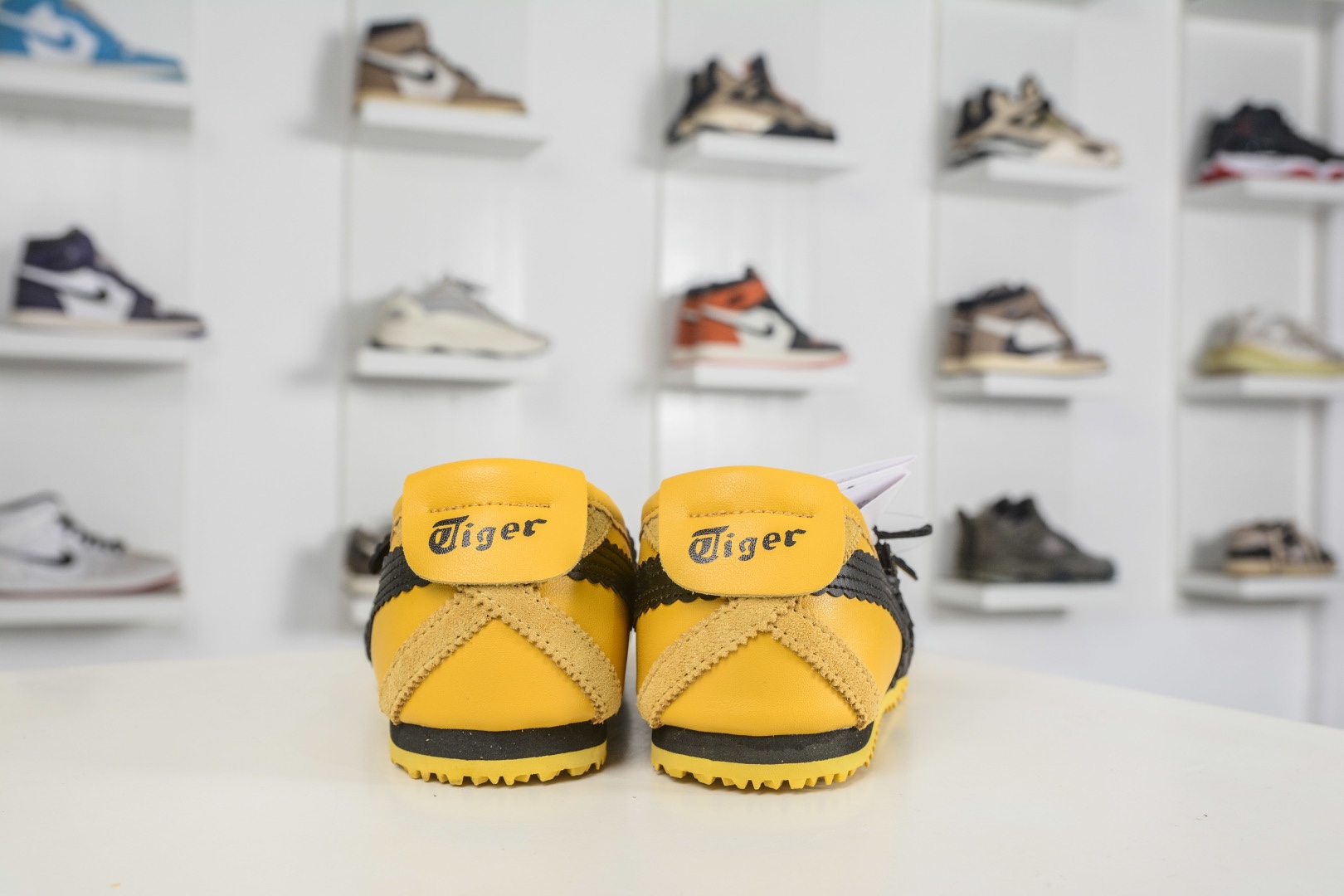 𝐏𝐚𝐭𝐨𝐮 𝐱  Tiger 瑪麗珍 任敏同款 舒適輕盈平跟鬼冢虎 瑪麗珍鞋 夏季必備 3mm薄底的貼地感 
貨號: 1182A678 750
𝐬𝐢𝐳𝐞：36 37 37.5 38 39 39.5 40 40.5 41.5