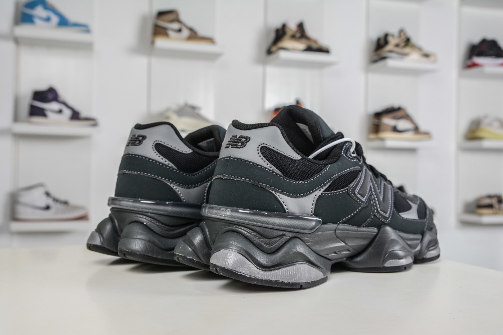 新百倫New Balance NB9060 黑灰 U906079E 
Size：36 37 37.5 38 38.5 39 40 40.5 41 42 42.5 43 44 45 45.5 46.5