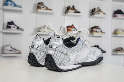Balenciaga巴黎世家 25代 Radar 圓頭系帶 做舊效果 巴黎新款 
貨號：865703 WSTGL 9114
尺碼：35 36 37 38 39 40 41 42 43 44 45