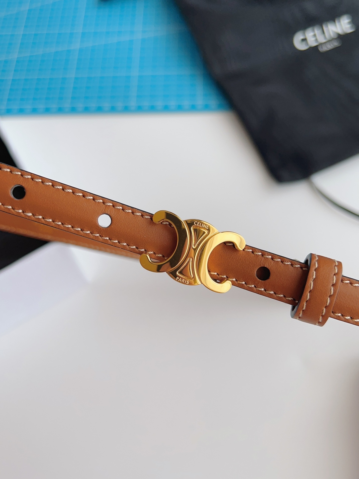 《CELINE》塞琳🇫🇷法國原廠皮料，棕色全皮 品質毋庸置疑 ，只有最好，沒有更好，寬1.3cm