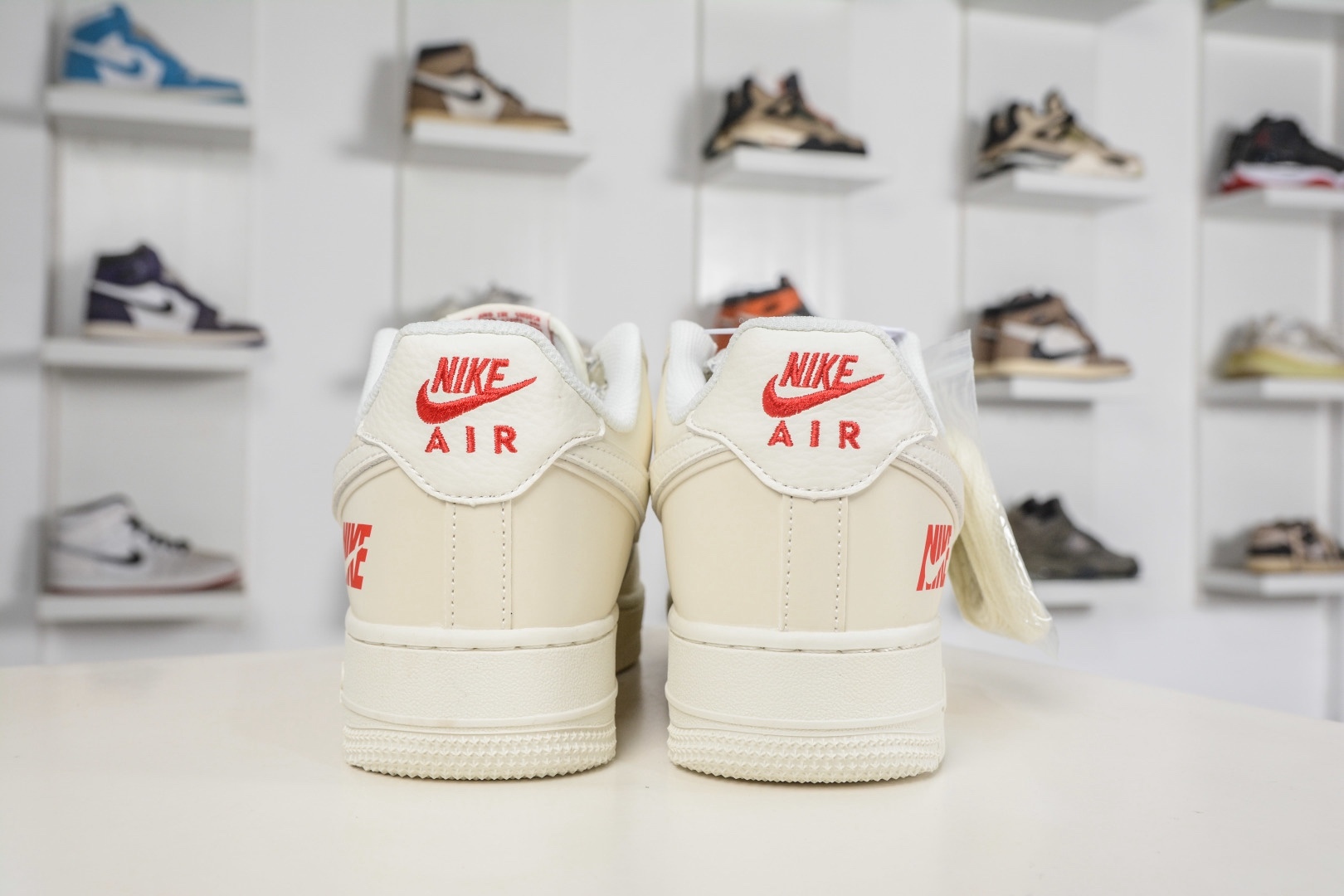 Nike Air Force 1 Low 07 米白紅 
貨號：CS5288 079
Size：36 36.5 37.5 38 38.5 39 40 40.5 41 42 42.5 43 44 44.5 45