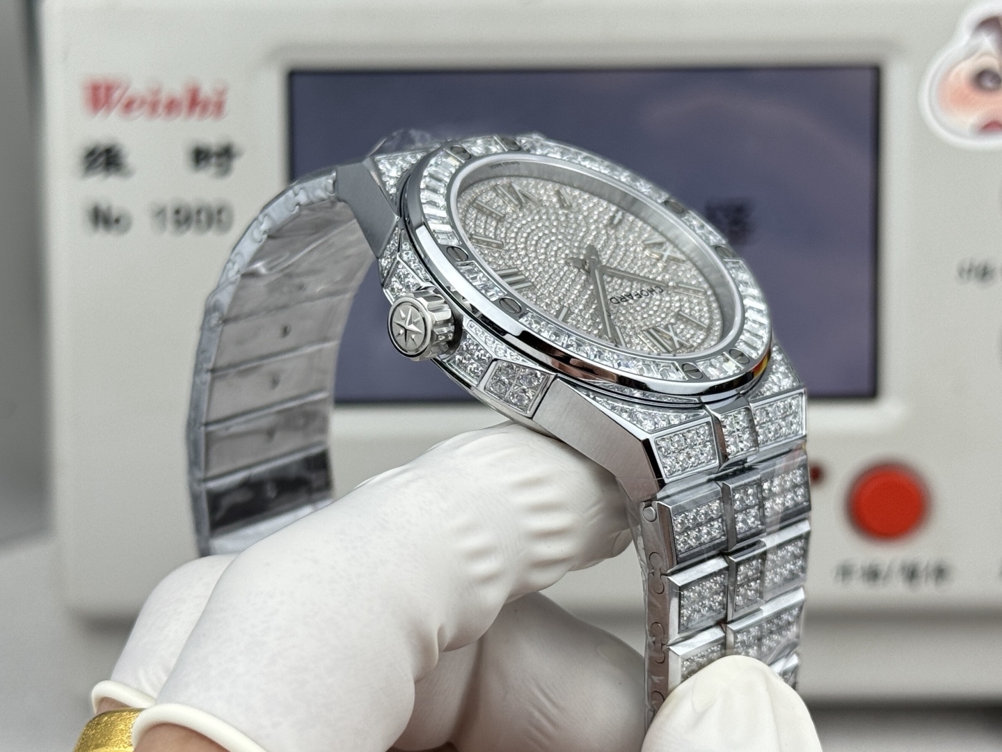 Factory 獨家力作👍
蕭邦AlpineEagle雪山傲翼系列
🌈彩T鑽🌟變色龍🦎滿天星✨限量款及隱藏款首推
如炬目光，比擬暗夜星芒⛰️於山川湖海間🌊洞見紳士願景與磅礡未來👔
尺寸：原裝一致41mmX9.7mm
機芯：9015改Chopard 01.01-c
錶鏈：獨家原版開模金磚型鏈節一體式錶鏈
岩石紋錶盤，鍍銠羅馬數字，時針及分針時標均覆以Super-LumiNova® X1級螢光塗層
致獻當代“雄鷹”，志存高遠之人在日常生活中超邁群倫，其視野啓迪人心、昇華情志。憑借遠見和決心，