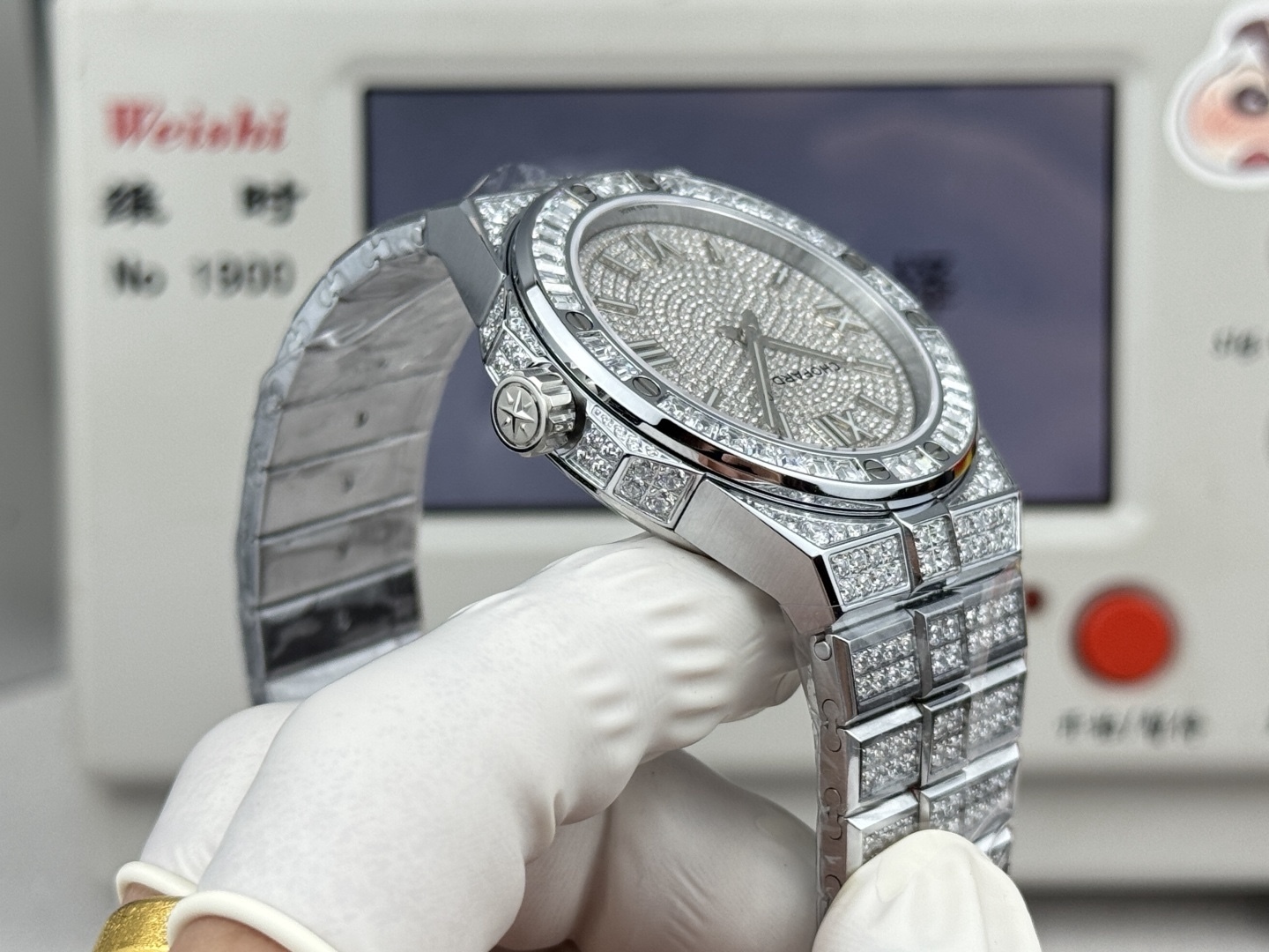 Factory 獨家力作👍
蕭邦AlpineEagle雪山傲翼系列
🌈彩T鑽🌟變色龍🦎滿天星✨限量款及隱藏款首推
如炬目光，比擬暗夜星芒⛰️於山川湖海間🌊洞見紳士願景與磅礡未來👔
尺寸：原裝一致41mmX9.7mm
機芯：9015改Chopard 01.01-c
錶鏈：獨家原版開模金磚型鏈節一體式錶鏈
岩石紋錶盤，鍍銠羅馬數字，時針及分針時標均覆以Super-LumiNova® X1級螢光塗層
致獻當代“雄鷹”，志存高遠之人在日常生活中超邁群倫，其視野啓迪人心、昇華情志。憑借遠見和決心，