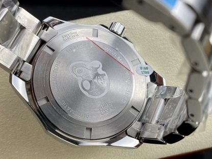 TAR年末巨獻——超級泰格豪雅系列腕表，正裝休閒兩不誤、小眾而不平庸、穩重而不失靈動，通勤的最佳首選腕表。全系均採用原裝數據打造、配件可以和原廠互換，頂級打磨 超強夜光 防水性能高達100米，超原單品質 誠意滿滿 並搭載原裝sw200機芯，歡迎品鑒！