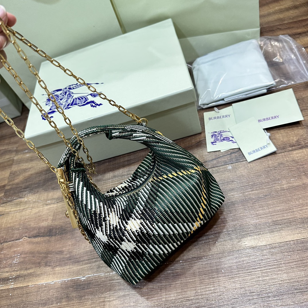 迷你鏈條版Peg手拿包全新mini
新增可拆卸金屬鏈條 實用性更強
尺寸16×10× 26cm.