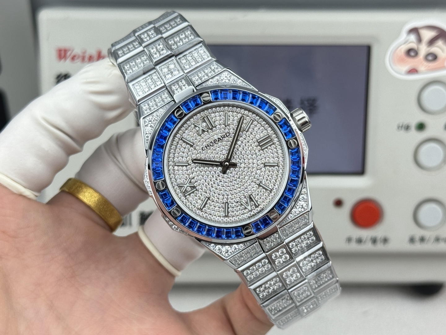 Factory 獨家力作👍
蕭邦AlpineEagle雪山傲翼系列
🌈彩T鑽🌟變色龍🦎滿天星✨限量款及隱藏款首推
如炬目光，比擬暗夜星芒⛰️於山川湖海間🌊洞見紳士願景與磅礡未來👔
尺寸：原裝一致41mmX9.7mm
機芯：9015改Chopard 01.01-c
錶鏈：獨家原版開模金磚型鏈節一體式錶鏈
岩石紋錶盤，鍍銠羅馬數字，時針及分針時標均覆以Super-LumiNova® X1級螢光塗層
致獻當代“雄鷹”，志存高遠之人在日常生活中超邁群倫，其視野啓迪人心、昇華情志。憑借遠見和決心，