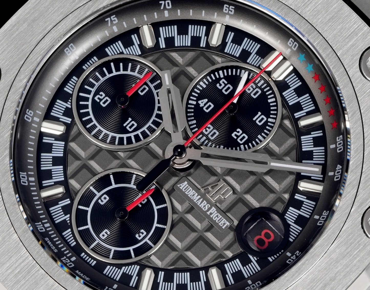愛彼  Audemars  Piguet  
邁克爾·舒馬赫皇家橡樹離岸型 26568PM.OO.A021CA.01 全新升級版，杜絕一眼假，橫空出世！
愛彼研制的邁克爾·舒馬赫皇家橡樹離岸型計時腕表採用44毫米的表徑，做到無可挑剔，堪稱天花板級別
