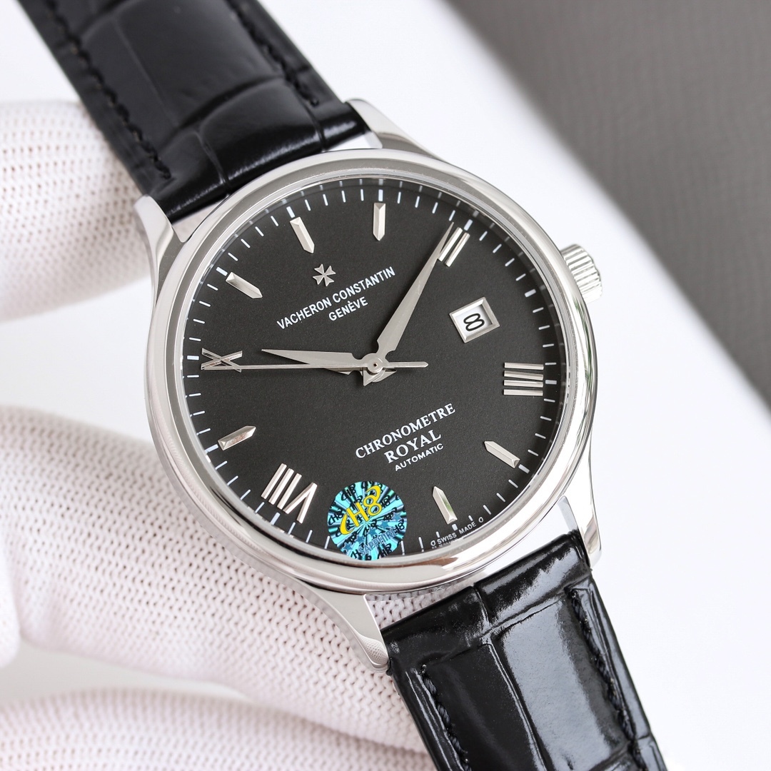 
江詩丹頓傳承系列腕表火爆上市！🔥簡雅大方，完美結合，讓你感受優雅紳土氣息！[禮物]該表搭載原裝進口9015超薄機芯，每小時振頻28800次，性能穩定，零返修！表殼： 釆用316 精鋼，藍寶石玻璃鏡面！🎖搭配意大利真皮錶帶原裝扣，直徑：40 mm，超強防水，簡潔大氣，高端品質，適合各種商務場合，送禮首選！