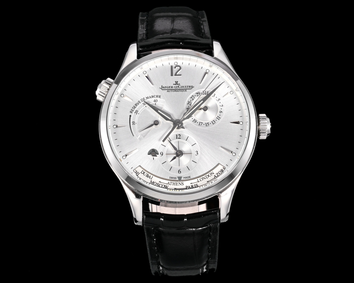 Factory出品
【市場最高版本】JL積家 各路大咖都叫它大醜 其實賦予的是極高贊美 論品味與外觀 在鐘錶界有著舉足輕重的地位 戴出去怎麼都是長臉 各種彰顯品味 Master 地理學家大師系列 Q1428421 復刻版全新升級 多功能腕表 升級Cal.939A機芯 打磨效果更近原裝 升級軸 自動陀為玫金邊 字面紋路清晰 功能：日期顯示 雙時區 動力儲備顯示 316L精鋼  直徑42mm  原裝折疊扣！V+ Factory匠心之作 值得你擁有！