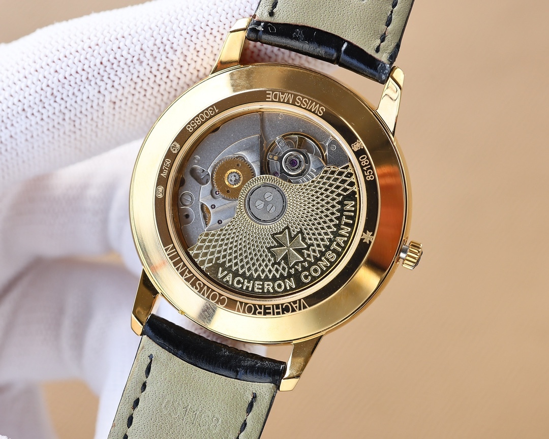 【TW 最新熱門款🔥】江詩.丹頓🆕Vacheron constantin 經典之美品鑒江詩.丹頓傳承系列腕表！
1⃣️團隊歷時9個月精心設計，敢為人先，力求完美，突破多層技術瓶頸💪
2️⃣ 市場獨家最新鍋蓋玻璃材質，超強的3D立體感，超薄工藝，超強夜光，直徑42mm👏
3️⃣款式採用原裝9015®機芯，每小時振頻28800次，零返修®質量✅
4⃣️ 錶盤上採用經典獨家內影，更顯示出這款腕表的華貴氣質🕶
5⃣️ 款式搭配意大利牛皮讓手腕更貼合舒適
   🔥頂級出品 精品不斷🔥