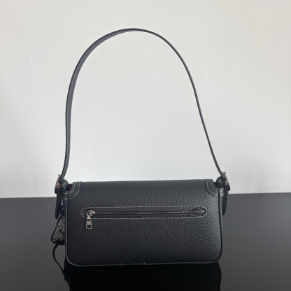 
【新品】COACH/蔻馳奧萊女士ETTA25號翻蓋單肩包腋下包高級通勤 CCV64尺寸25*13.5*6