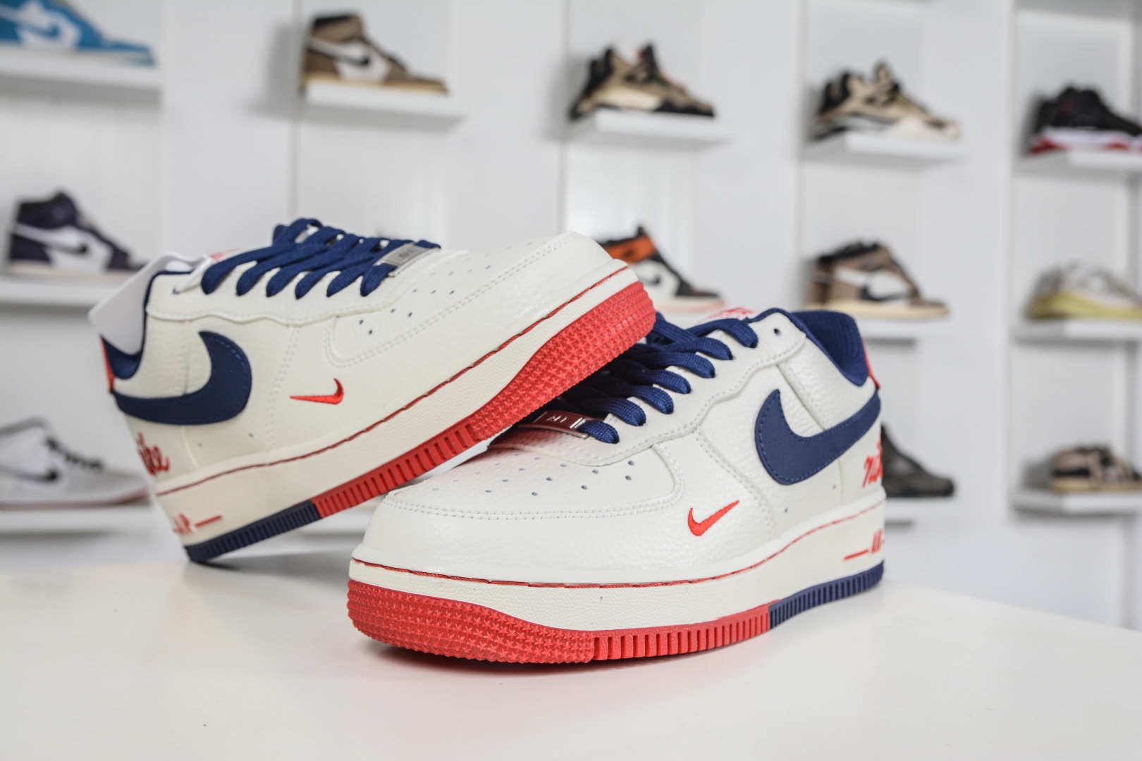 NIke Air Force 1 '07 Low 米白紅藍 
貨號：NH0601 544
Size: 36 36.5 37.5 38 38.5 39 40 40.5 41 42 42.5 43 44 44.5 45