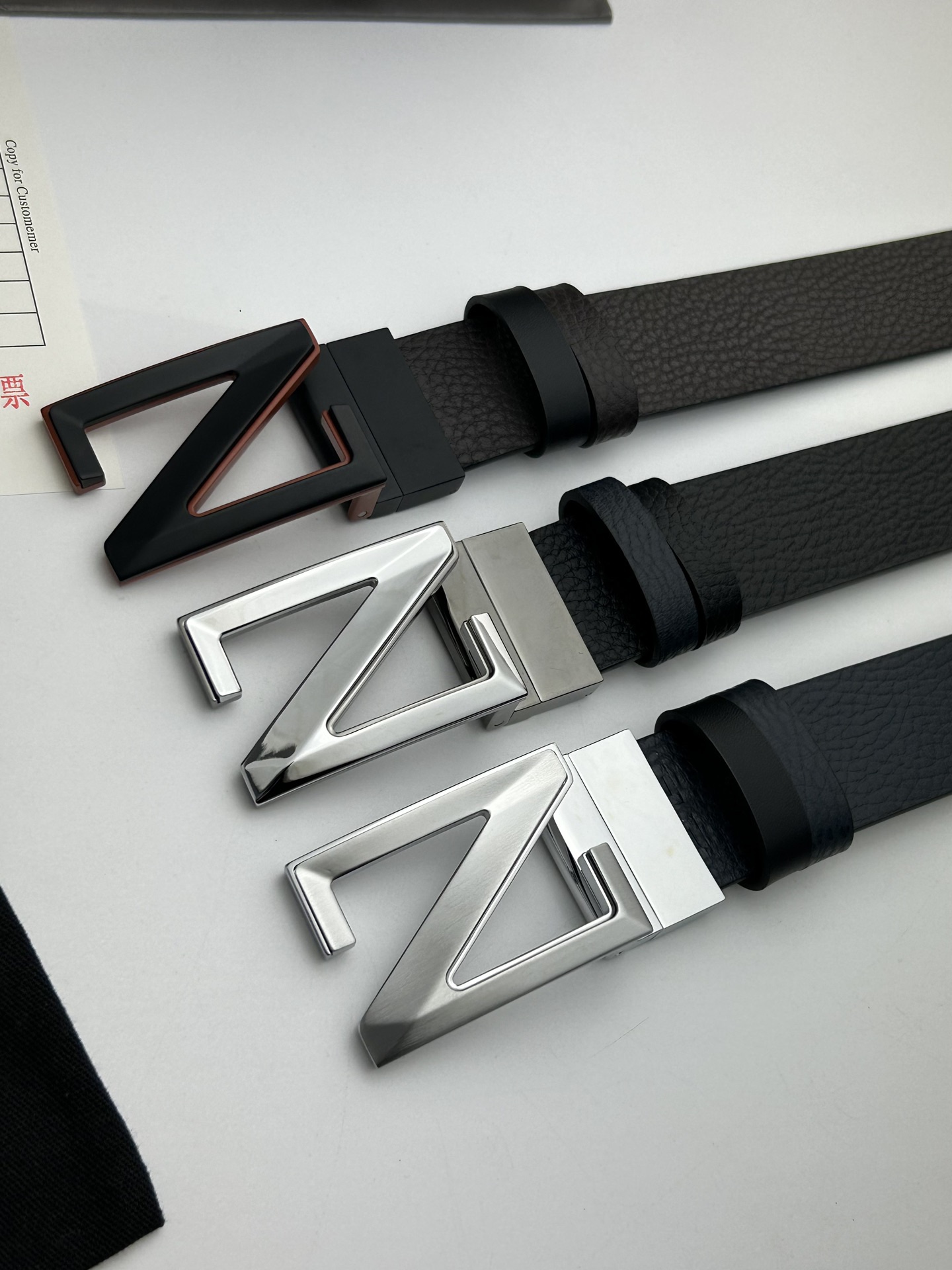 傑尼亞【Zegna】何謂當代男士 活動造型 系列，新款純銅旋轉Z字扣，雙面可用 隨心搭配，寬3.5cm，男士風尚的全新概念.