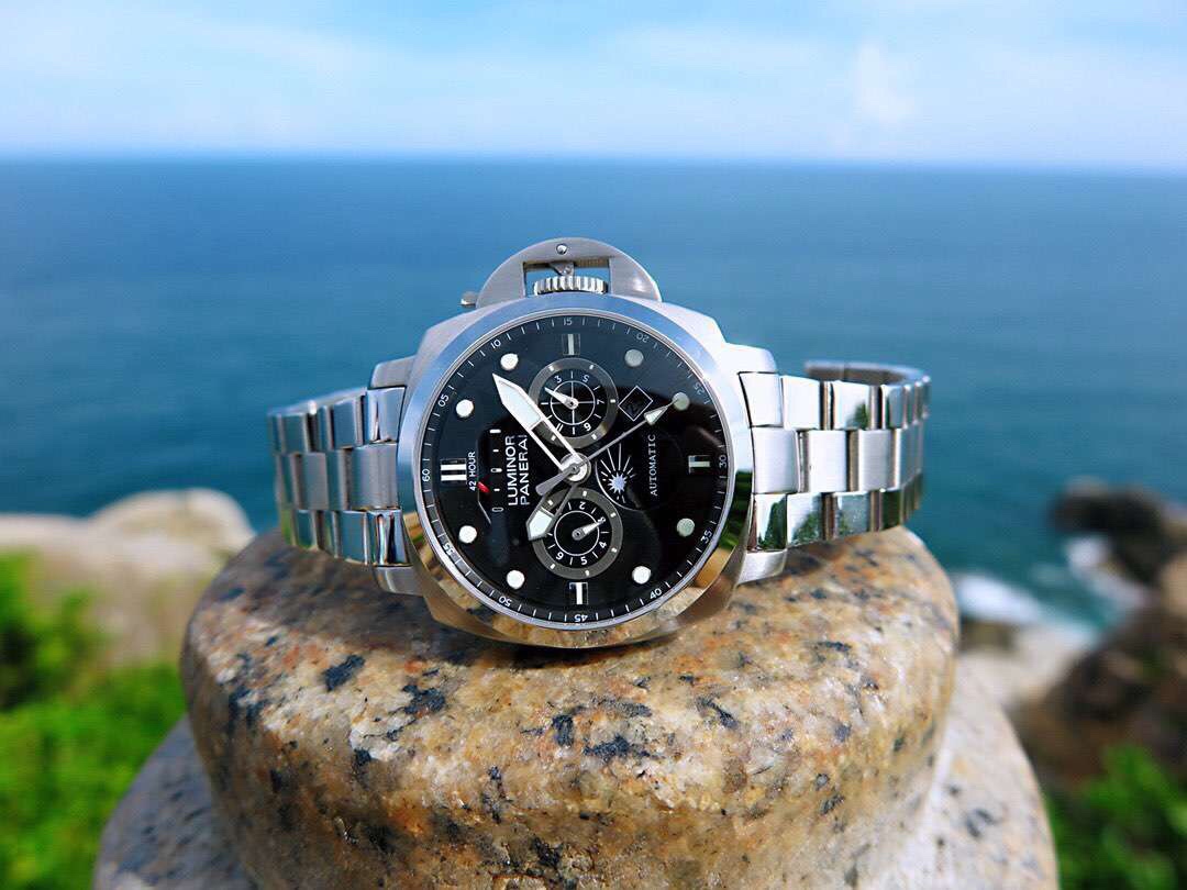 升級版【最高版本】沛納海 動能儲備顯示🌙日月星辰 意大利皇家海軍指定〖專用表〗以精密機械及卓越品質著稱 原裝進口多功能9100全自動機芯 擁有 月份 星期 日期 專用超強夜光 深度潛水功能 結合意大利設計風格和瑞士的專業技術 成為運動 休閒領域中的高檔腕表 品位人士爭相收藏的精品 (尺寸44x12)(一表一卡一專用按健筆)