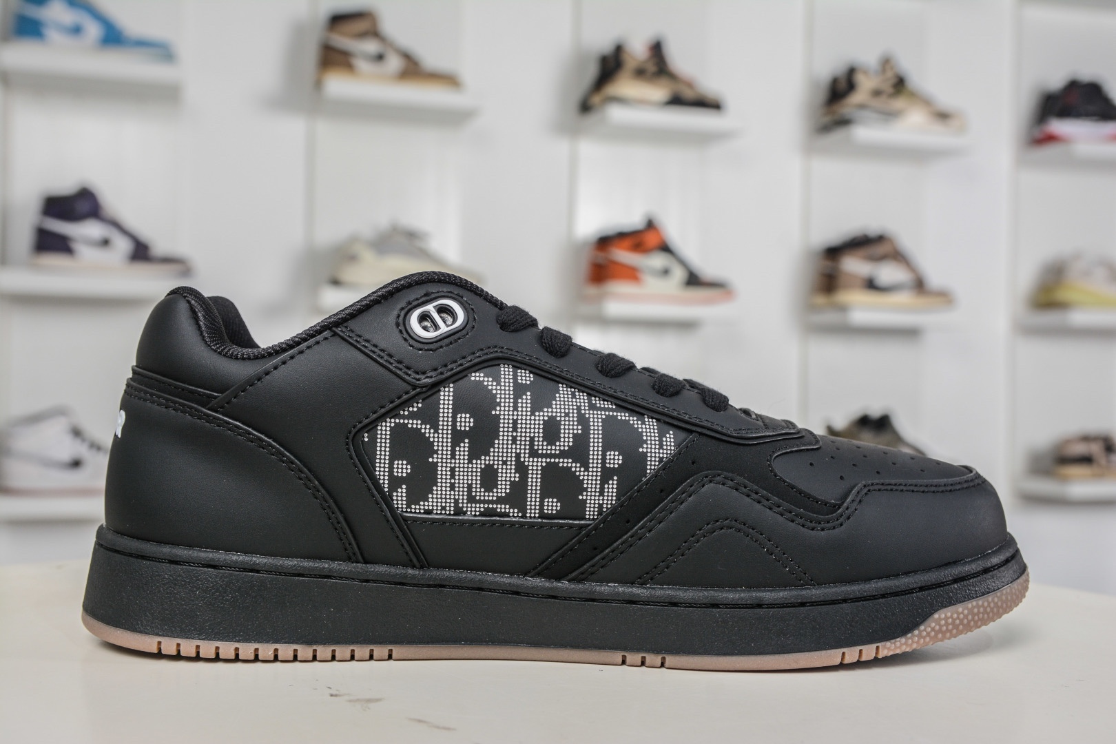 迪奧/Dior B27 Oblique Galaxy Low Top Sneakers B27系列低幫復古真皮百搭運動休閒板鞋 
貨號：3SN272ZIR16536
尺碼：38 39 40 41 42 43 44 45 46