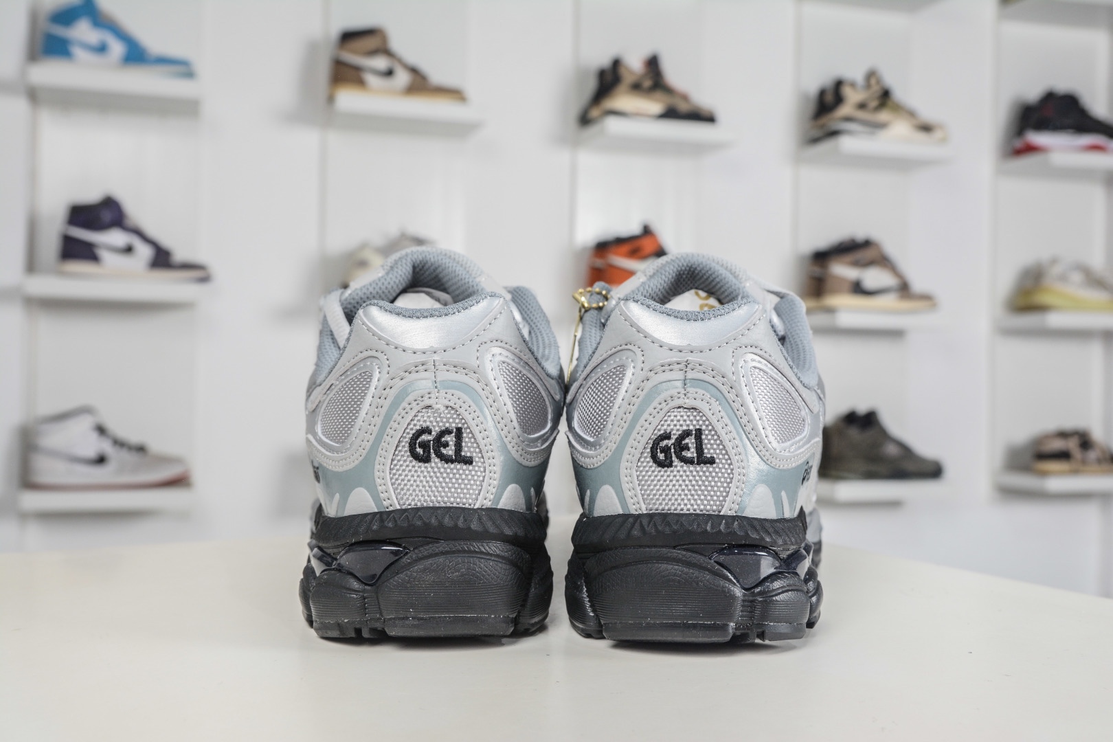 Asics Gel-NYC 亞瑟士運動休閒透氣專業跑鞋 
貨號: 1203A280 020
尺碼：36 37 37.5 38 39.5 40 40.5 41.5 42 42.5 43.5 44 45