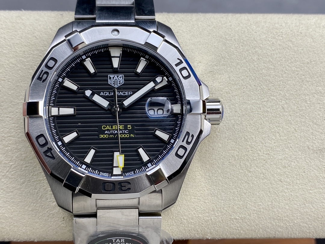 TAR年末巨獻——超級泰格豪雅系列腕表，正裝休閒兩不誤、小眾而不平庸、穩重而不失靈動，通勤的最佳首選腕表。全系均採用原裝數據打造、配件可以和原廠互換，頂級打磨 超強夜光 防水性能高達100米，超原單品質 誠意滿滿 並搭載原裝sw200機芯，歡迎品鑒！