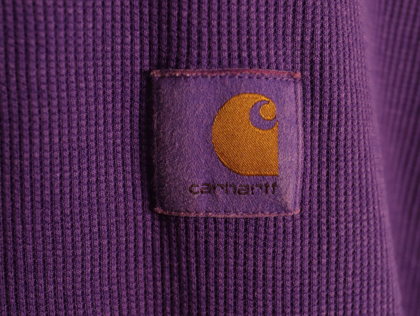 🔝Carhartt 卡哈特 華夫格洗長袖T恤 
定織定染華夫格面料 面料特殊性很大縮水性以及版型都需要考慮在內 控制的縮率都是經過3道工序 第一道面料洗水 第二道面料烘乾 第三道酵素洗 三道後的控制縮率幾乎已經達到最佳狀態
尺碼：S-XL