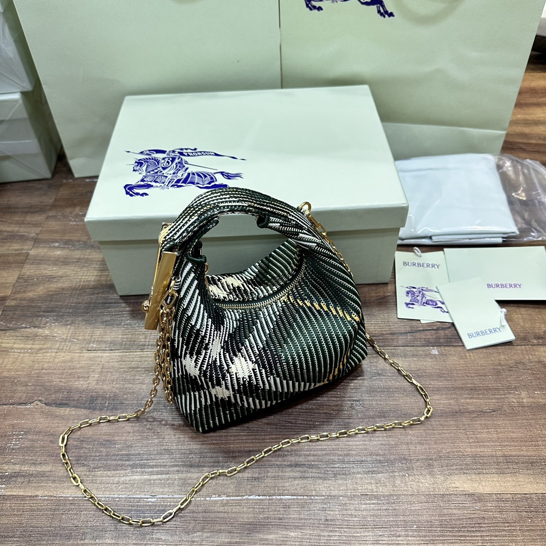 迷你鏈條版Peg手拿包全新mini
新增可拆卸金屬鏈條 實用性更強
尺寸16×10× 26cm.
