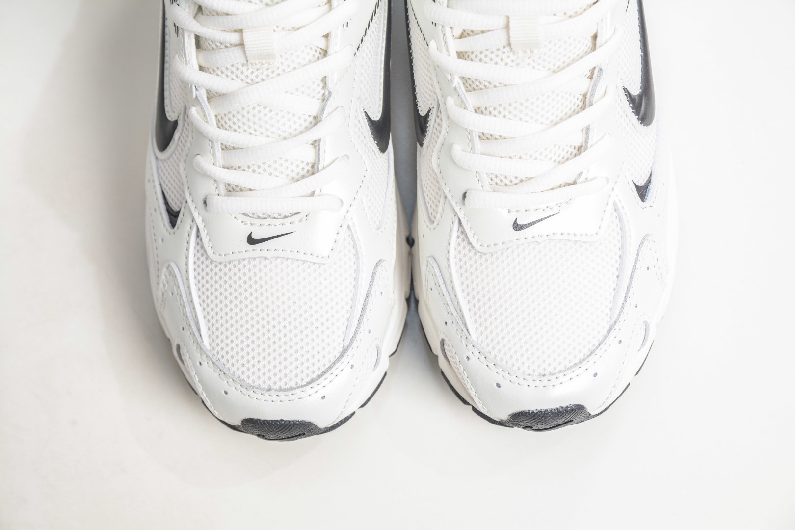 NK Air Zoom Vomero 20 經典復古潮流運動跑鞋 
貨號：HQ3686 001
SIZE：36 36.5 37.5 38 38.5 39 40 40.5 41 42 42.5 43 44 45