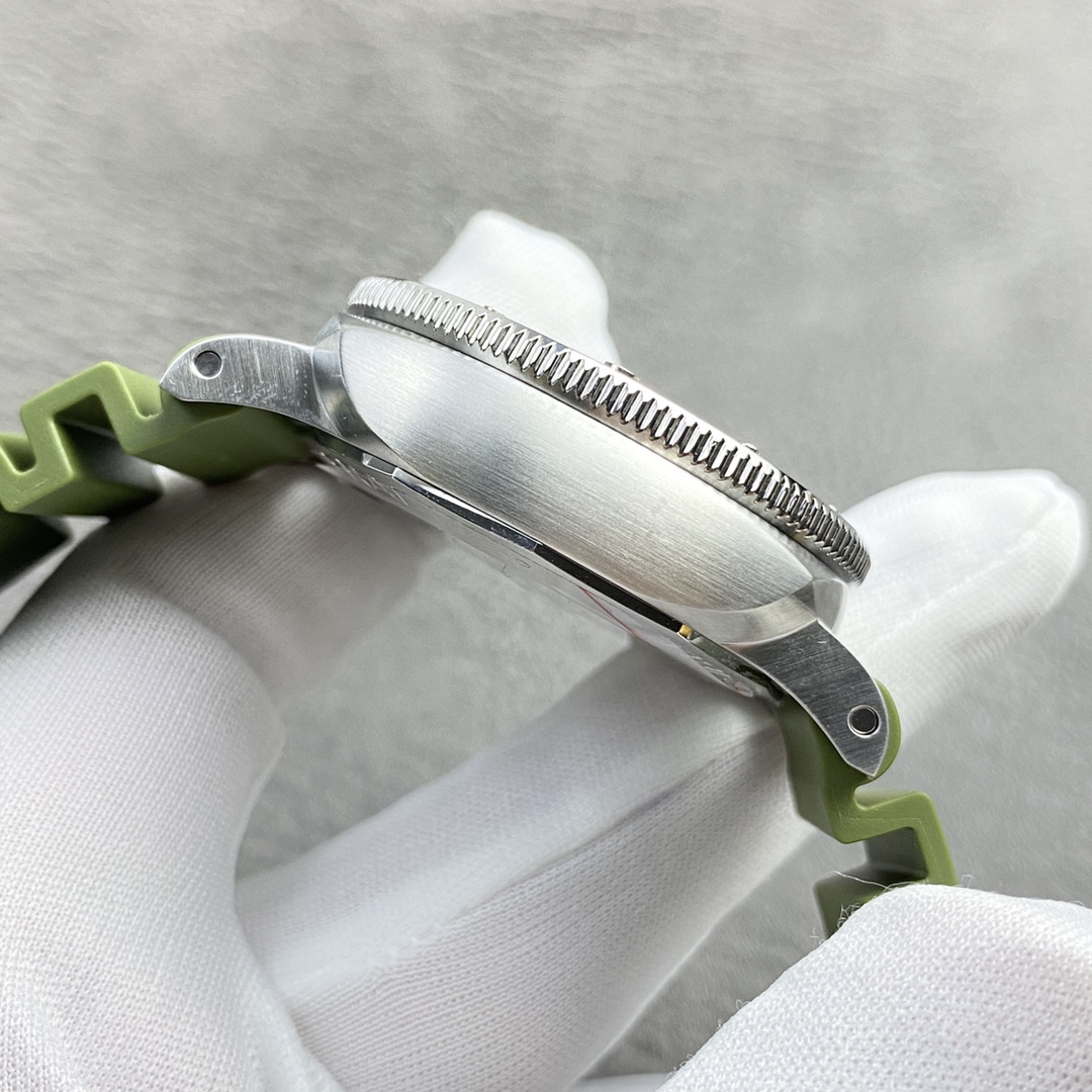 （嚴選）沛納海 PAM1055 42MM 綠海魂—PAM961弟弟。適合亞洲人手腕的腕表，男女可佩戴！沛納海史上第一枚42MM綠盤，還有VS定制與正品一致的綠日曆。出貨實拍