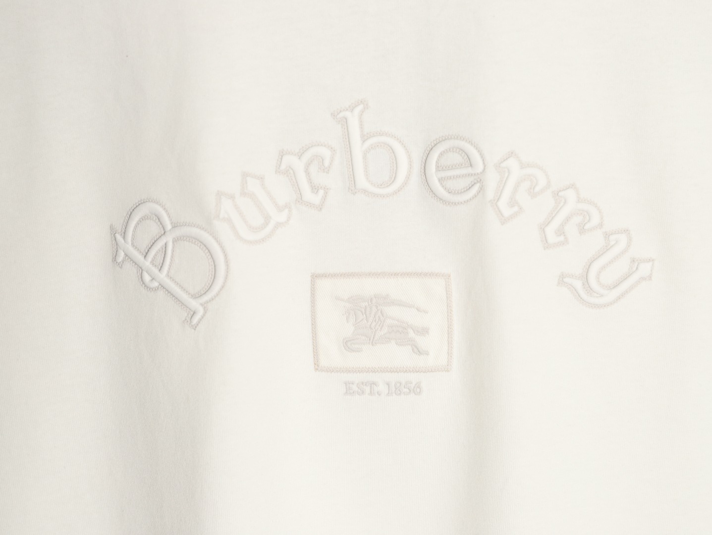 🔝BURBERRY巴寶莉BBR 哥特體刺繡短袖T恤
正品購入，100%洗後維斯棉235克，舒彈羅紋285克，進口刺繡，面料酵洗，定制1：1商標，寬松版型
B Size：S-XL
