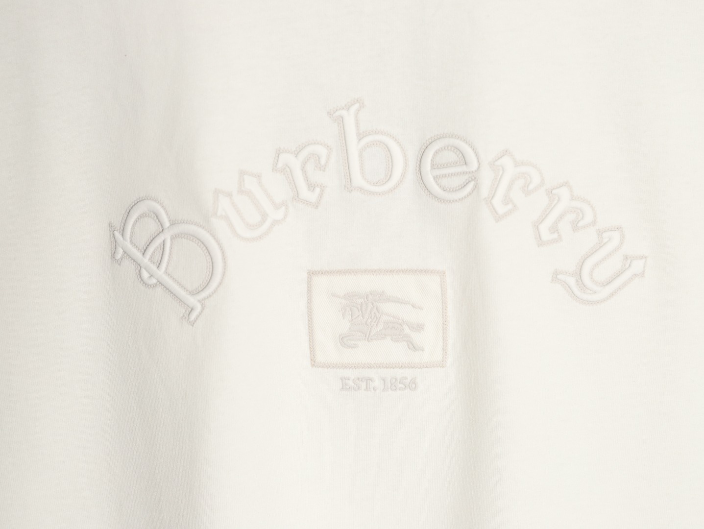 🔝BURBERRY巴寶莉BBR 哥特體刺繡短袖T恤
正品購入，100%洗後維斯棉235克，舒彈羅紋285克，進口刺繡，面料酵洗，定制1：1商標，寬松版型
B Size：S-XL