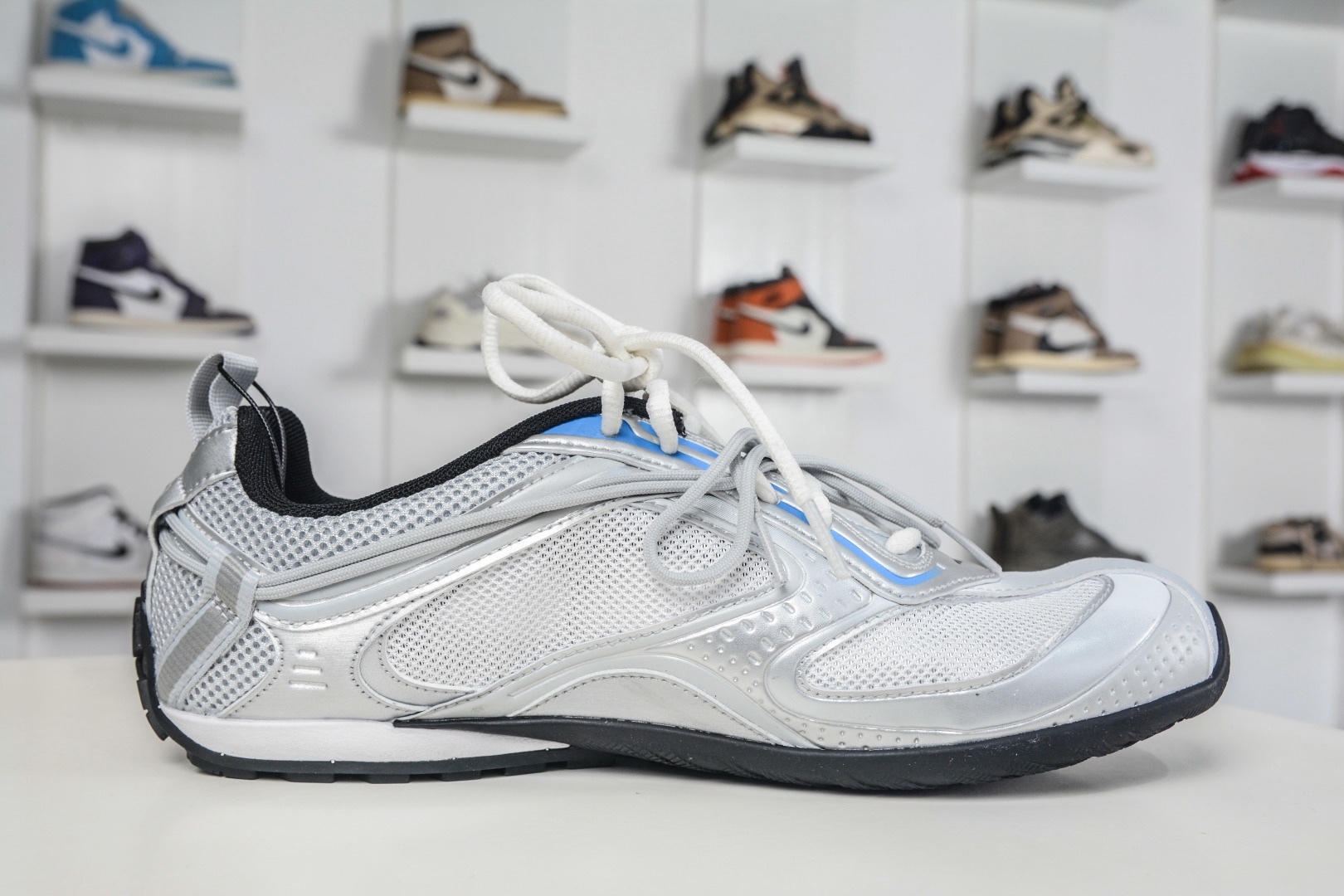 Balenciaga巴黎世家 25代 Radar 圓頭系帶 做舊效果 巴黎新款 
貨號：865703 WSTGL 9114
尺碼：35 36 37 38 39 40 41 42 43 44 45