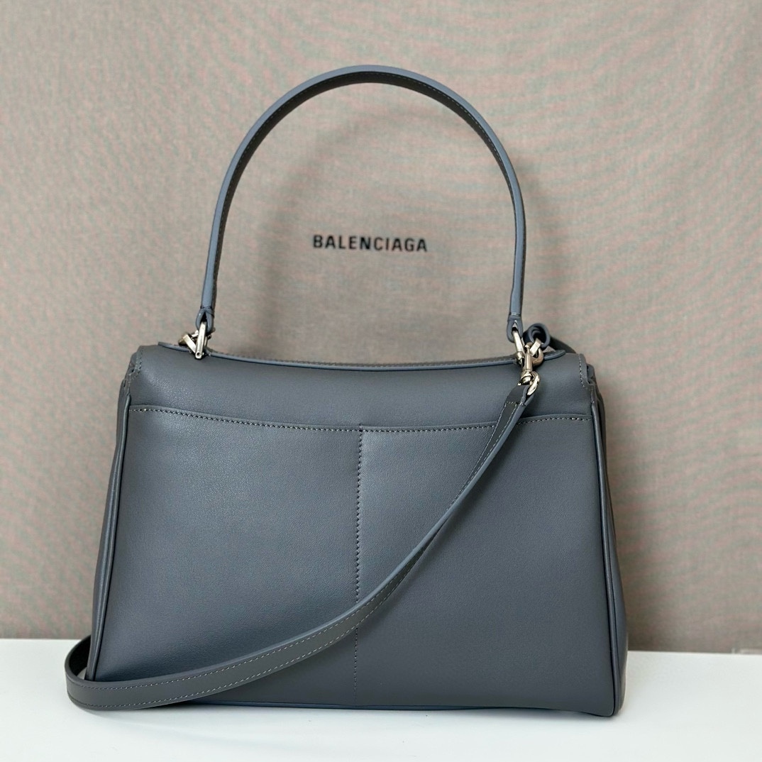 巴黎世家𝗕𝗮𝗹𝗲𝗻𝗰𝗶𝗮𝗴𝗮 💚💚出貨了！
款號：789779
尺寸：28.9×20×9.9cm