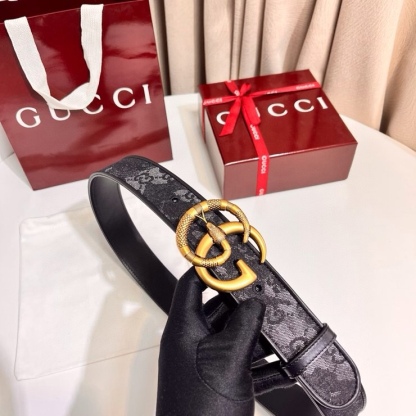 
古奇 新款 GG Marmont系列心選迷彩大理石紋GG帆布，為2026早春系列隨處可見的主要圖案之一增色添彩，40mm