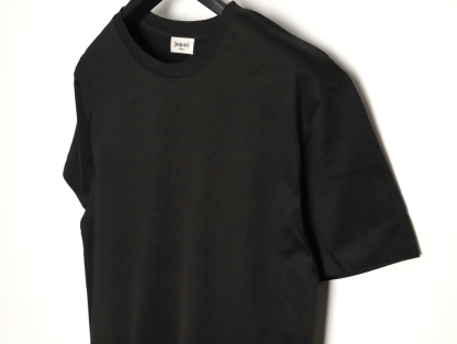 🔝SAINT LAURENT聖羅蘭SLP 小標純色徽標短袖T恤
正品購入開發，50支雙股精品賽爾棉170克，1*1拉架羅紋280克，進口刺繡，面料酵洗，定制1：1商標，寬松版型
B Size：S-XL