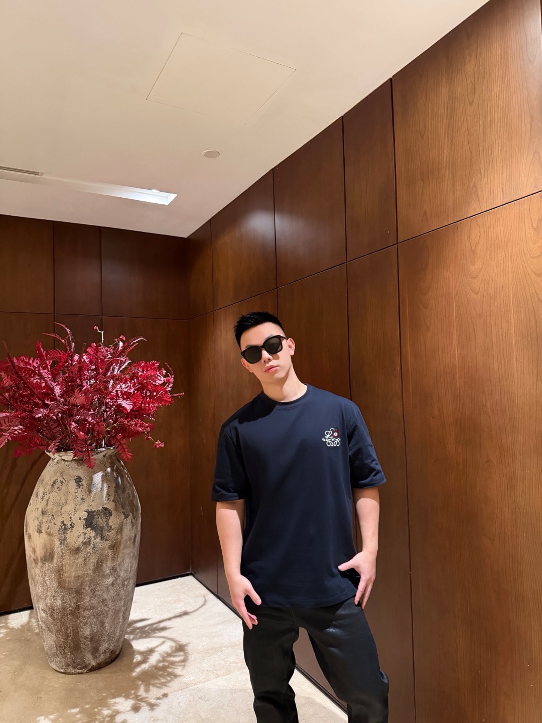 🔝LOEWE X LOUIS WAIN 幾何刺繡短袖T恤
定制緞光精密超柔錦棉，採用進口機刺繡工藝，精度高，線條流暢而細膩，面料都經過澆洗，手感質感更佳，不易變形，不易縮水，不易褪色，寬松版型
B Size： S-XL