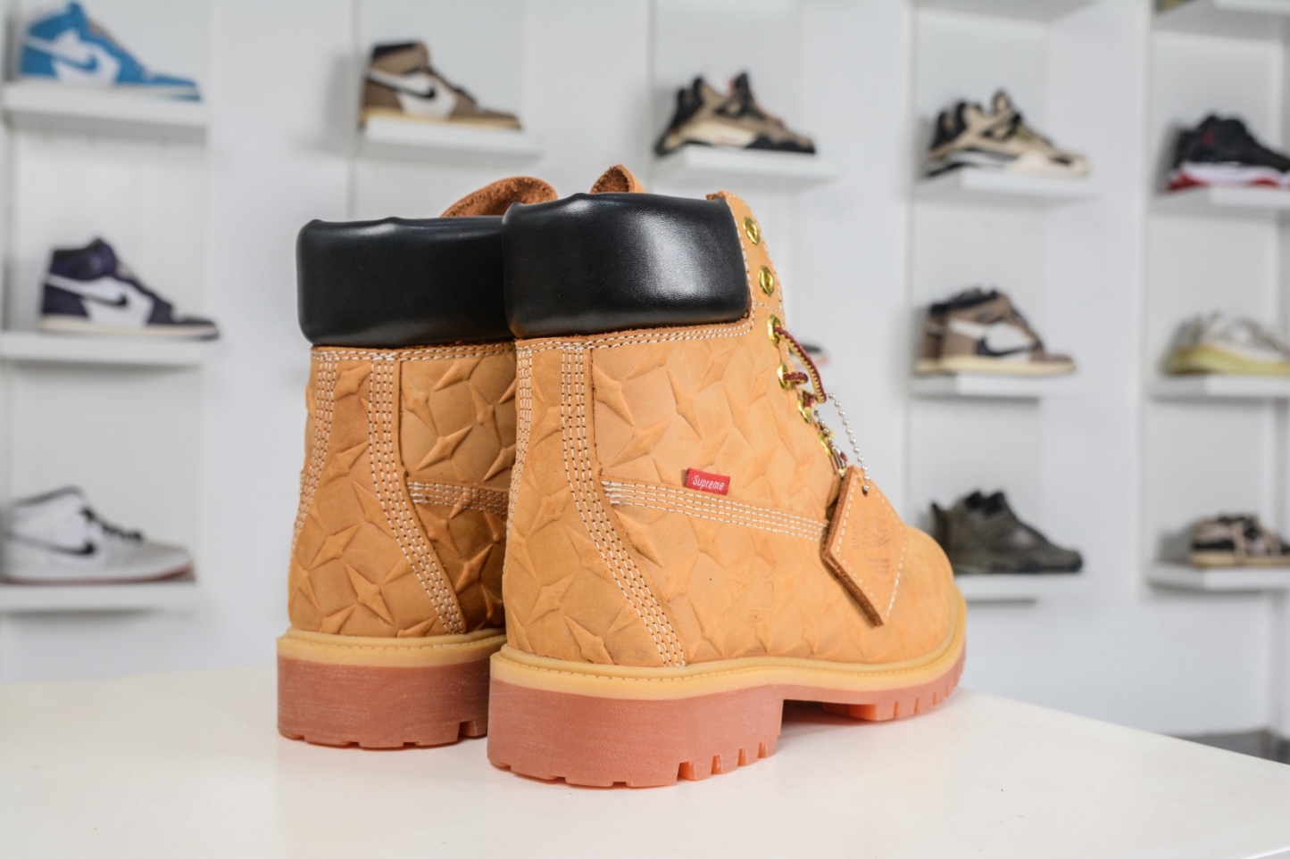 Supreme x Timberland 6 Inch Leather Boots"Black"添柏嵐經典戶外 
貨號: TB 010061 713
尺碼 39 39.5 40 41 41.5 42 43 44 45