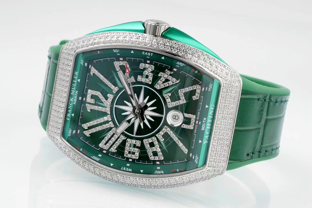 ABF最高品質 綠遊艇 新款到貨 Franck Muller 法蘭克穆勒 Vanguard Yachting V45遊艇系列 44x54 mm
1.表殼100%原版開模 特別是三明治結構表殼 中間內側 藍色的側槽和把頭位置凸出來的藍色耳位 更是使表殼的製作過程更加困難 然後歷時10個多月經過多次初版校對 終於研發製作成功 完全採用316精鋼製作 而非市場低成本的塑膠模具 
2.本版本V45綠色遊艇字面 真法郎字丁 都是採用原裝1：1高度的數字凹邊內法郎烤真丁 成本高 製作複雜 良品率低 字面下層有放大鏡