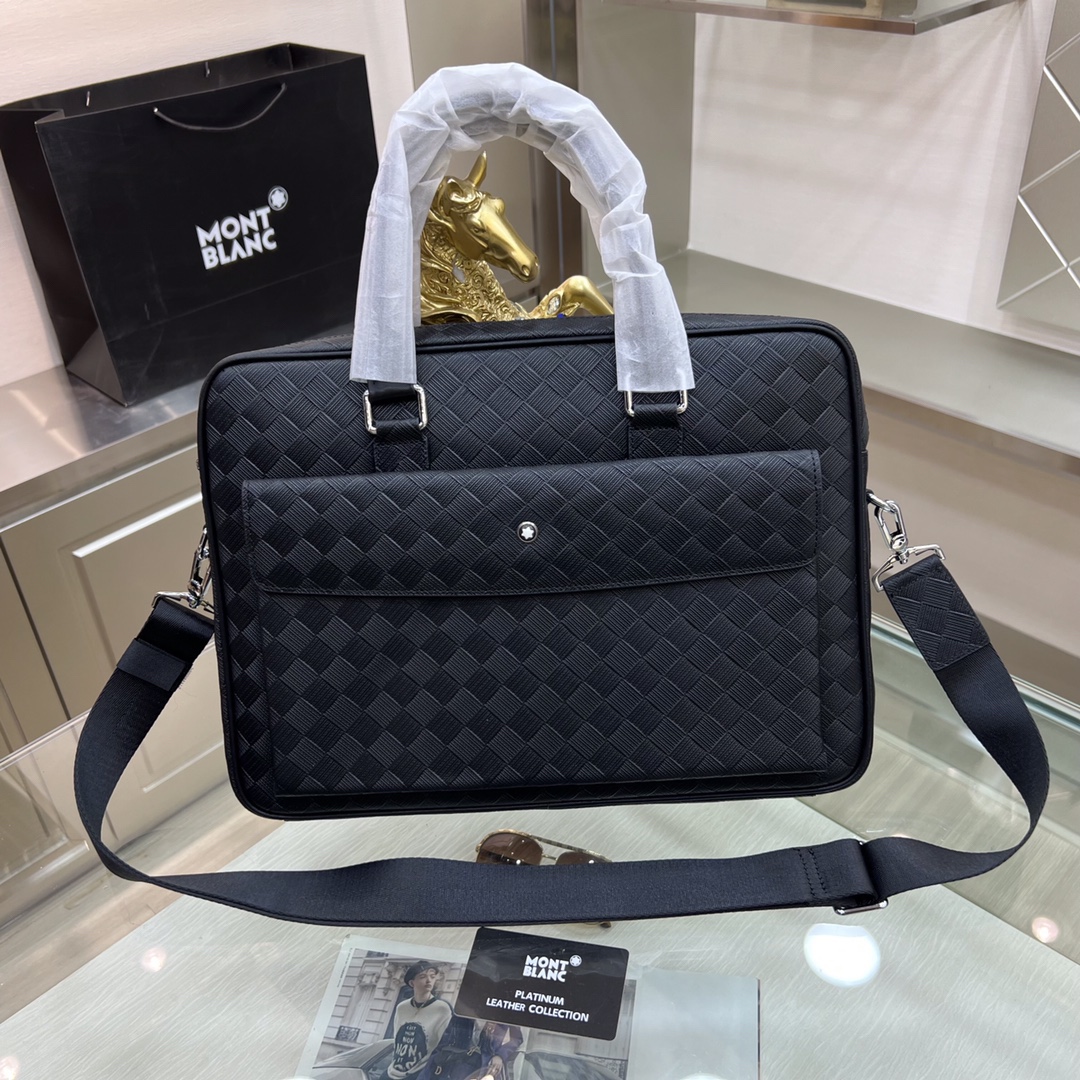 新品 ：Montblanc lnternational（萬寶龍）🔥最新款公文包，不但包型做得好，而且品質也非常精細，採用進口牛皮，半定型設計，款式簡單大方[色][勾引][勾引]
型號 : 231116-1
尺寸 : 38-28-7